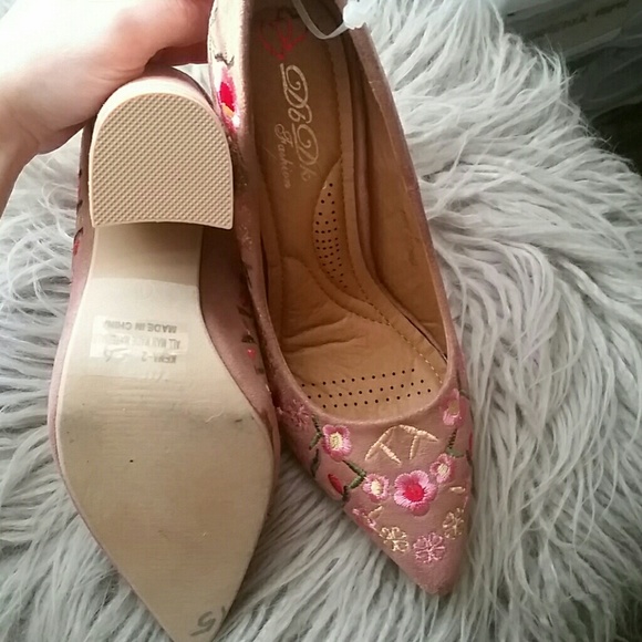 Heels - Picture 3 of 4